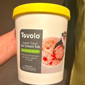 1 quart tub for frozen sweet treats